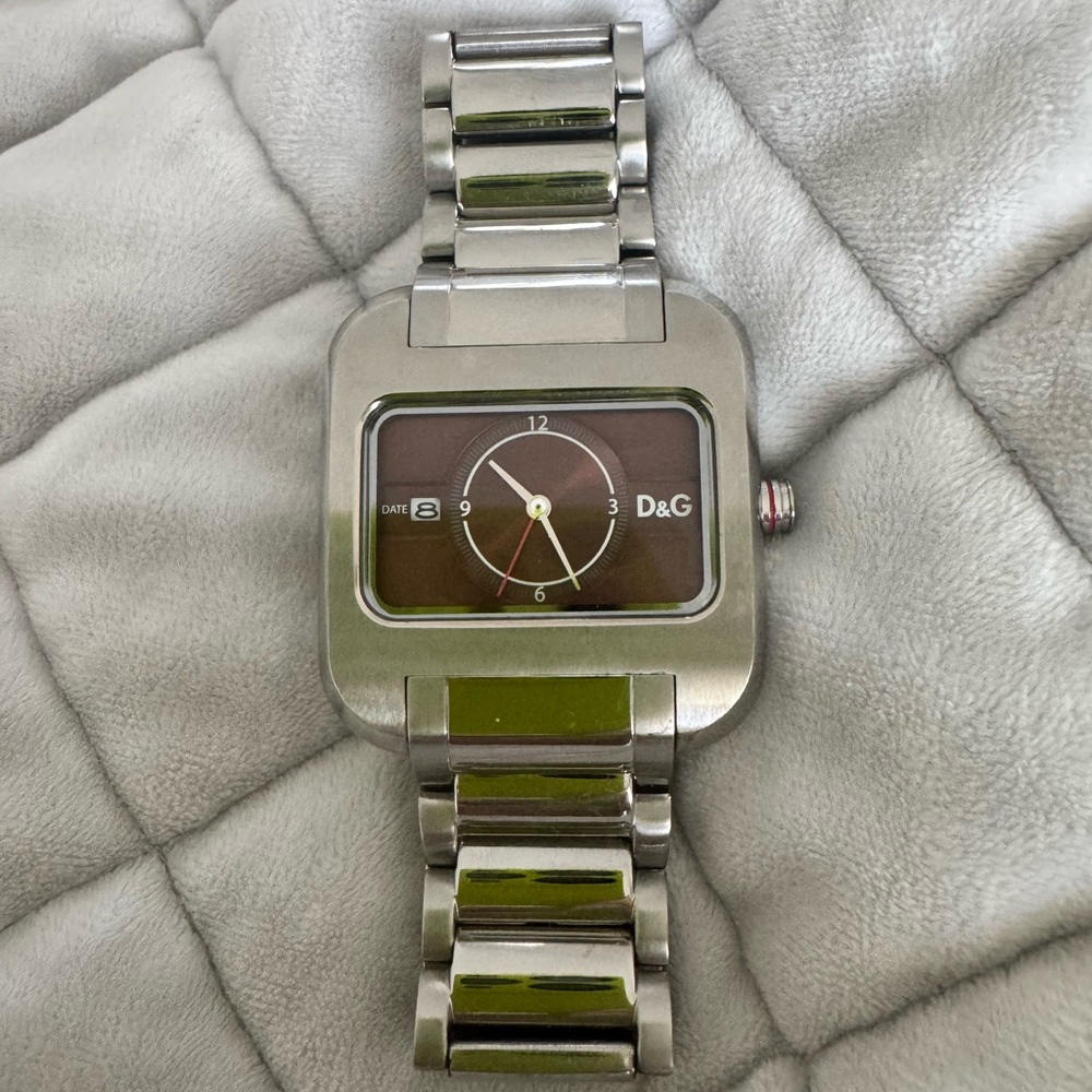 D&G Silver and Brown Watch with Modern Design